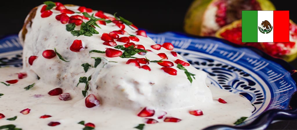 National-Dish-of-Mexico-Chiles-en-Nogada-in-Blue-Dish